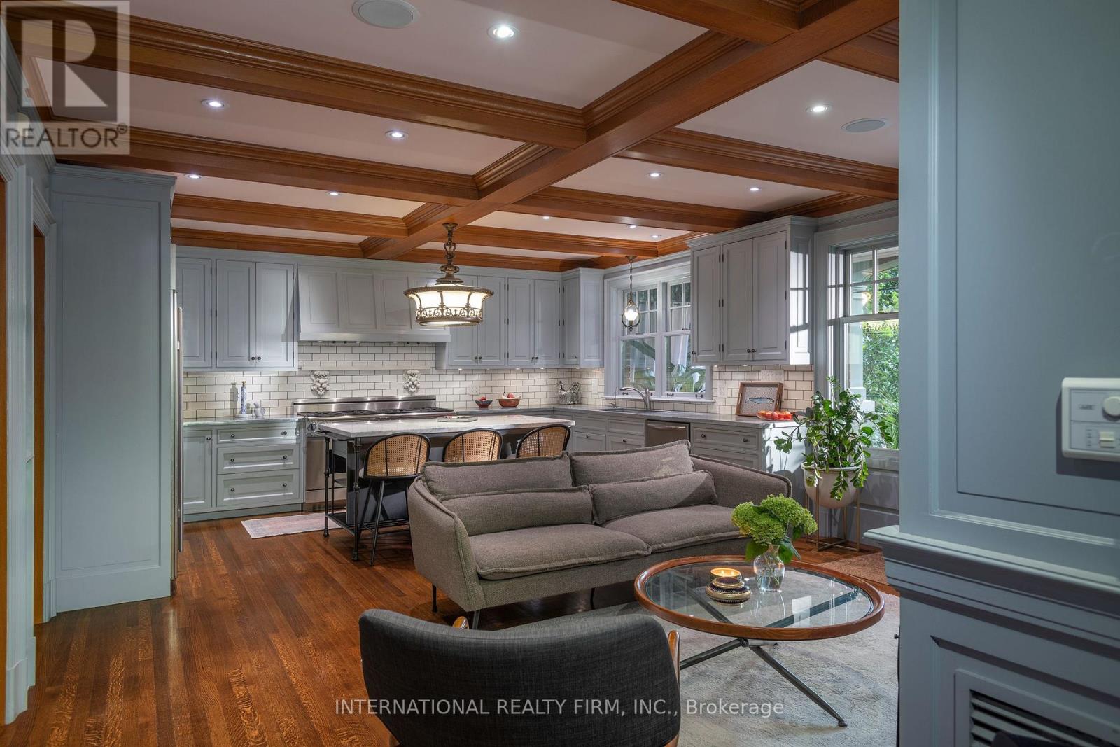 270 Indian Road, Toronto, Ontario  M6R 2X2 - Photo 8 - W12489418