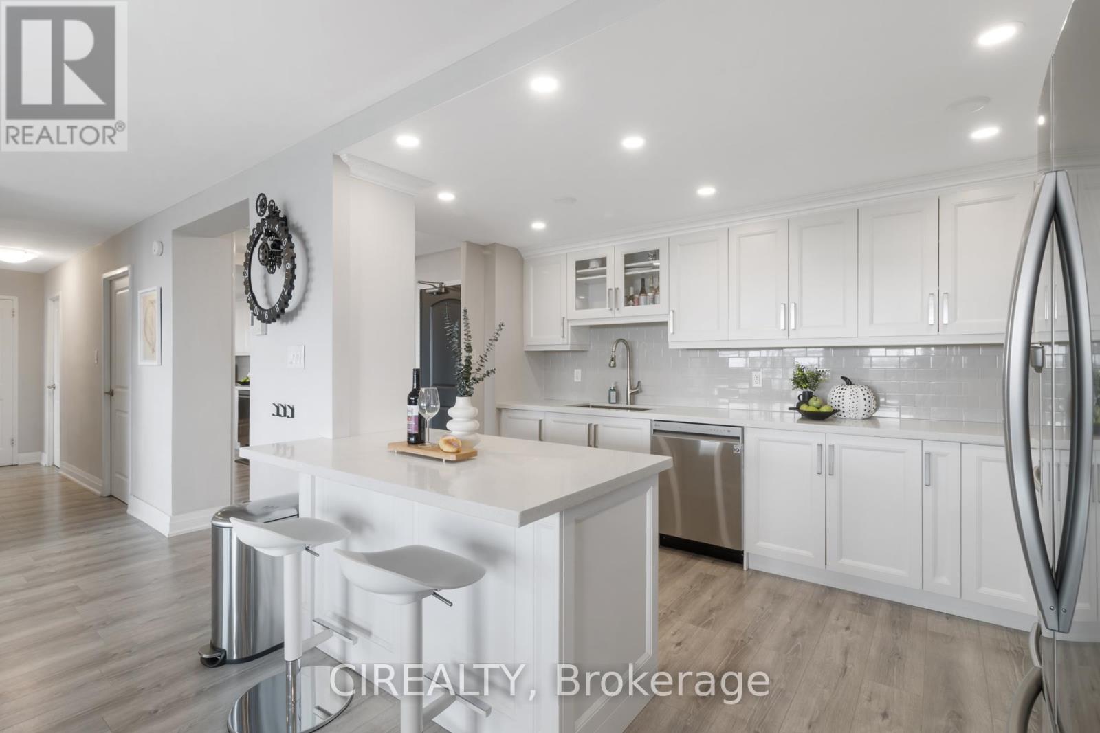 709 - 511 The West Mall, Toronto, Ontario  M9C 1G5 - Photo 13 - W12489426