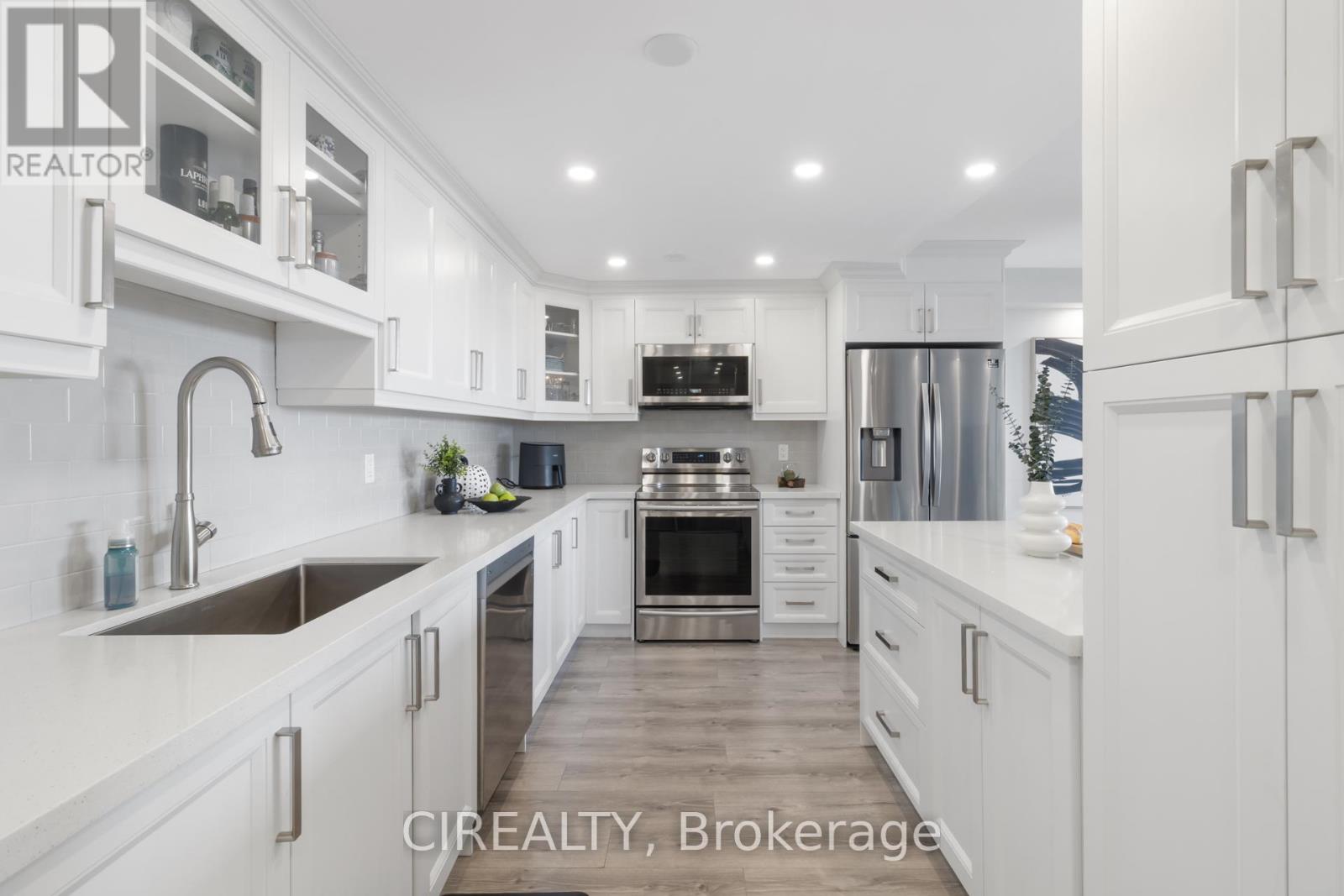 709 - 511 The West Mall, Toronto, Ontario  M9C 1G5 - Photo 2 - W12489426