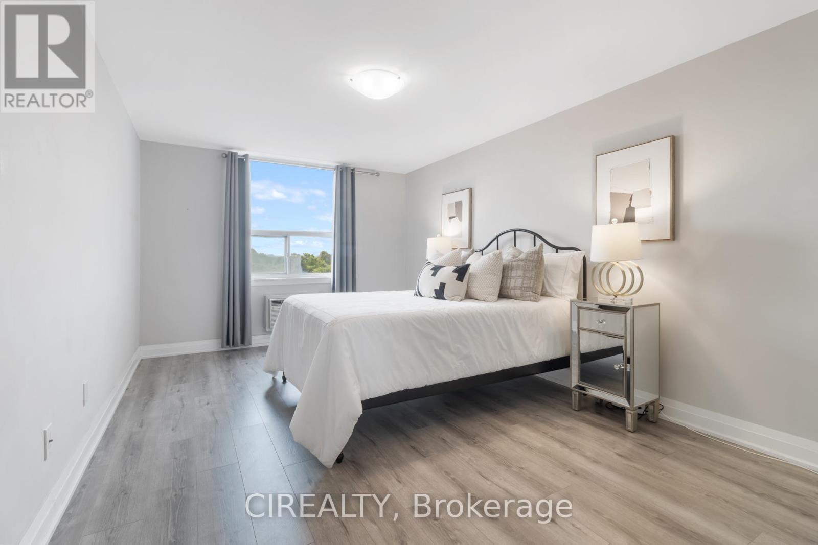 709 - 511 The West Mall, Toronto, Ontario  M9C 1G5 - Photo 3 - W12489426