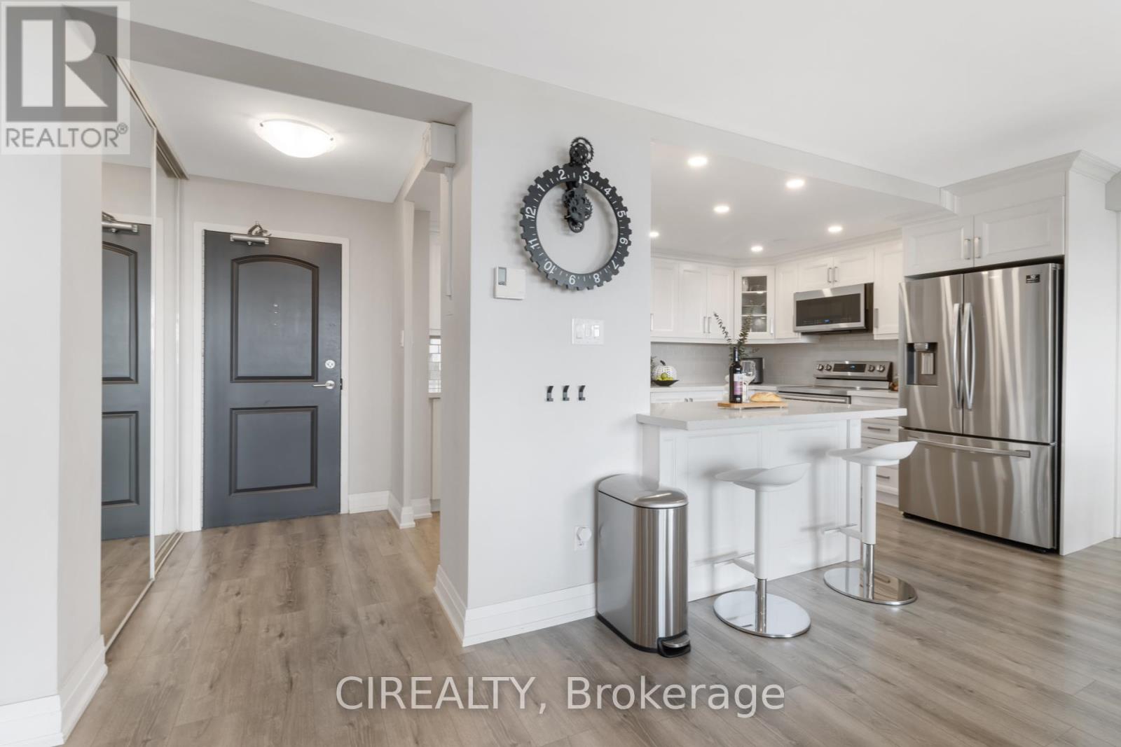 709 - 511 The West Mall, Toronto, Ontario  M9C 1G5 - Photo 5 - W12489426