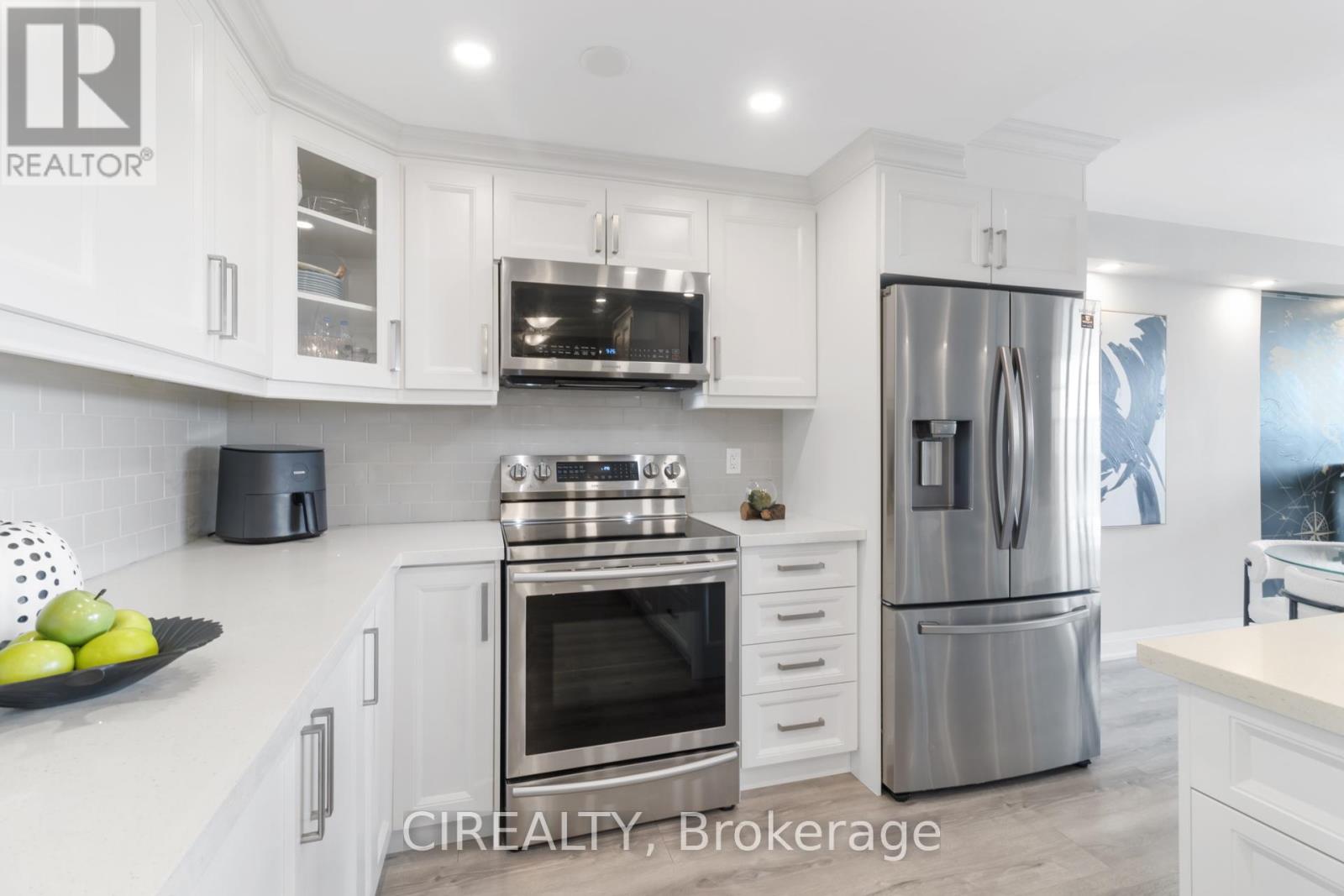 709 - 511 The West Mall, Toronto, Ontario  M9C 1G5 - Photo 7 - W12489426