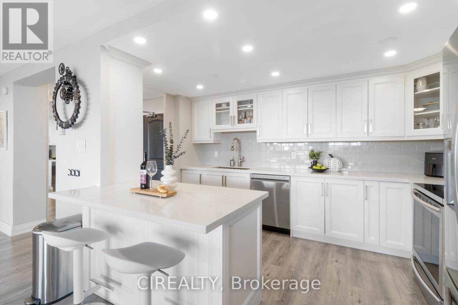 709 - 511 The West Mall, Toronto, Ontario  M9C 1G5 - Photo 8 - W12489426