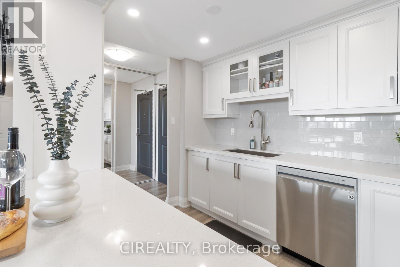 709 - 511 The West Mall, Toronto, Ontario  M9C 1G5 - Photo 9 - W12489426