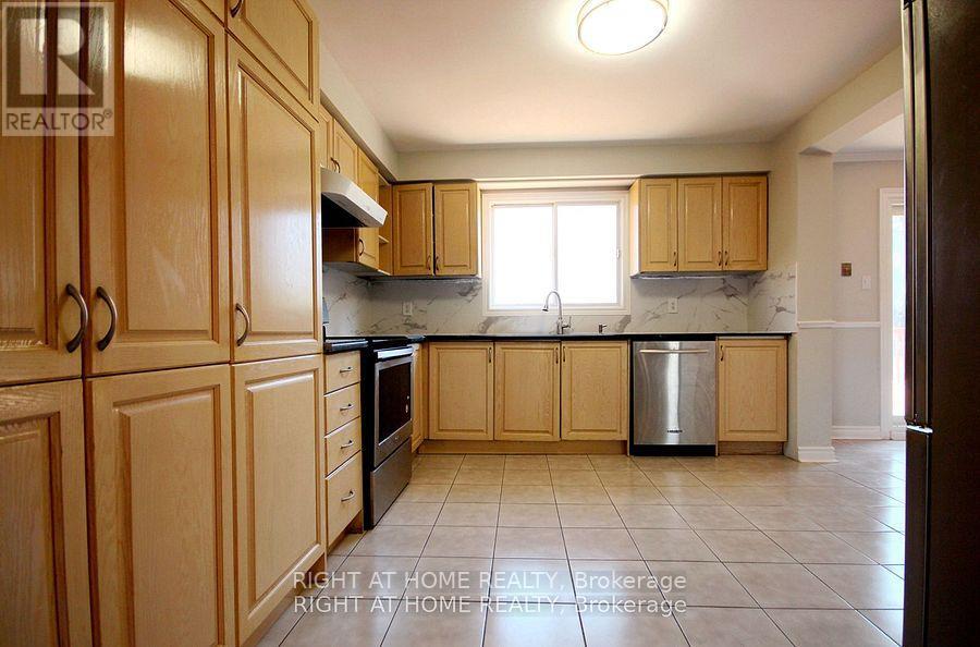 207 Kensit Avenue, Newmarket, Ontario  L3X 1S6 - Photo 10 - N12489468