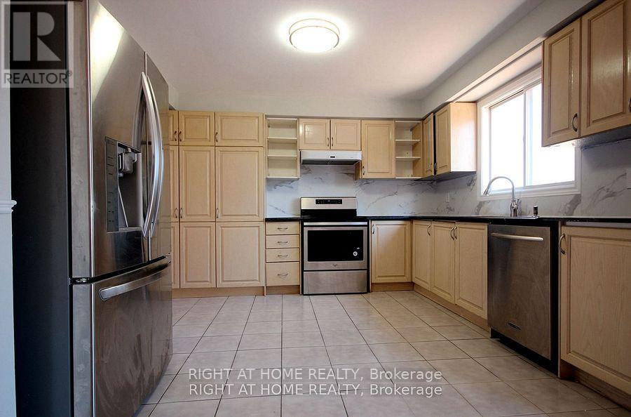 207 Kensit Avenue, Newmarket, Ontario  L3X 1S6 - Photo 11 - N12489468