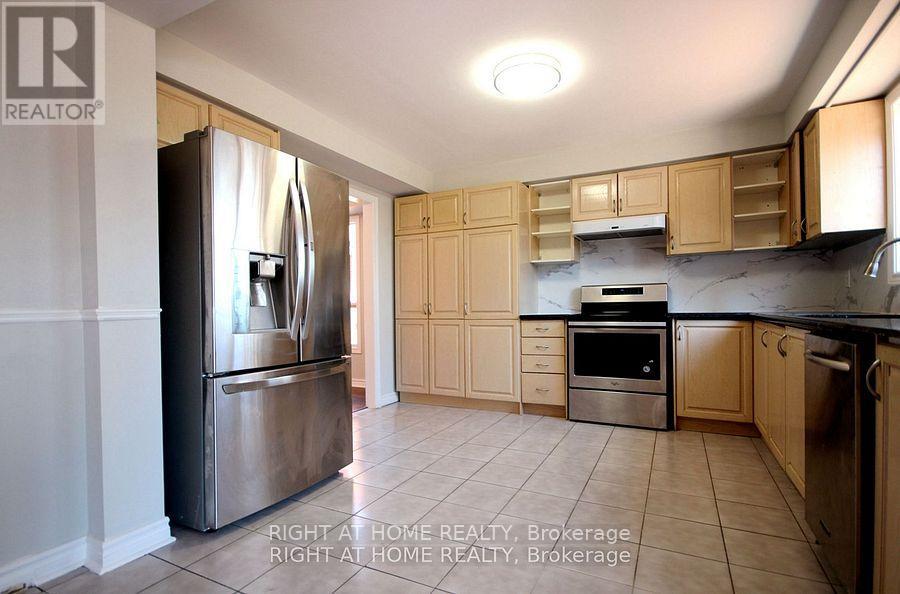 207 Kensit Avenue, Newmarket, Ontario  L3X 1S6 - Photo 12 - N12489468