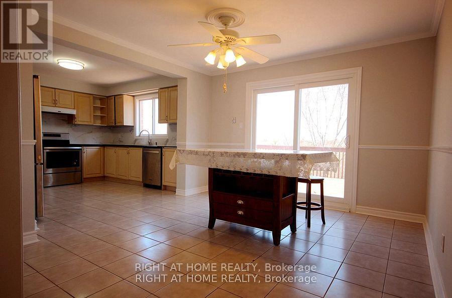 207 Kensit Avenue, Newmarket, Ontario  L3X 1S6 - Photo 14 - N12489468