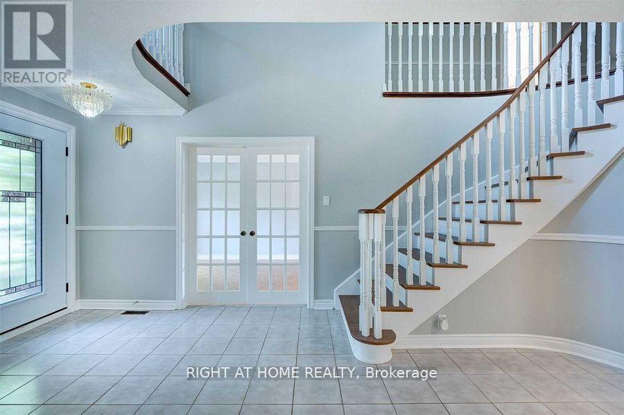 207 Kensit Avenue, Newmarket, Ontario  L3X 1S6 - Photo 4 - N12489468