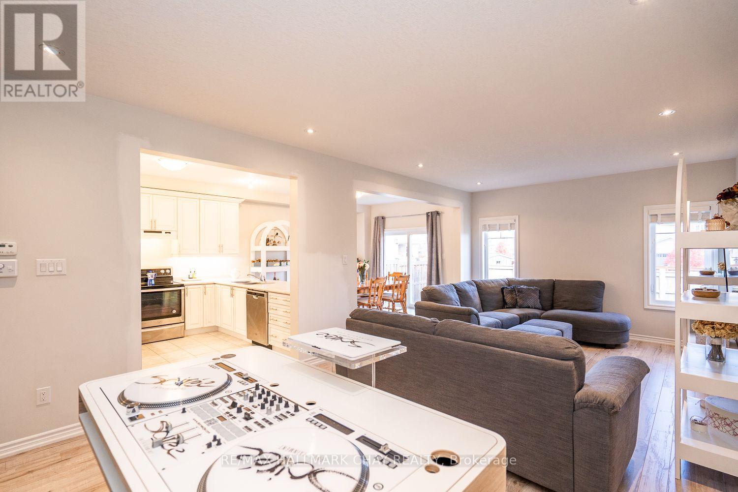 139 Knight Street, New Tecumseth, Ontario  L9R 0R5 - Photo 7 - N12489474