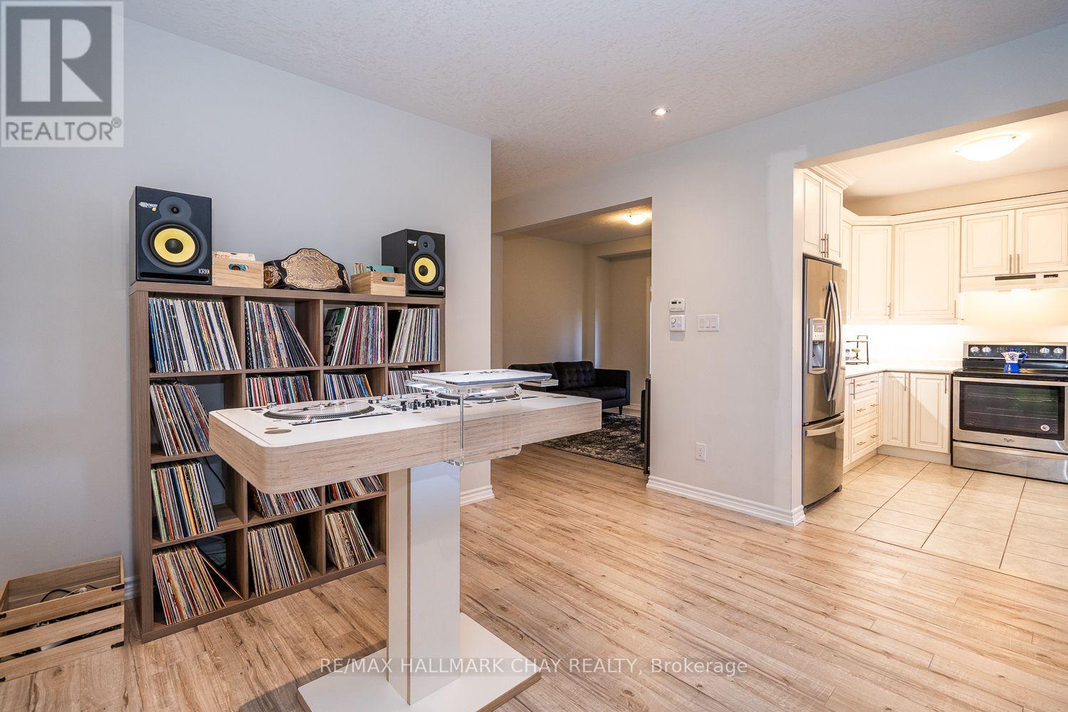 139 Knight Street, New Tecumseth, Ontario  L9R 0R5 - Photo 8 - N12489474