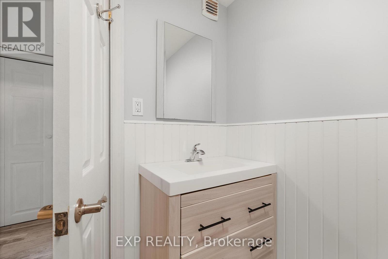 8 Talbot Street, Brant, Ontario  N0E 1R0 - Photo 30 - X12489424