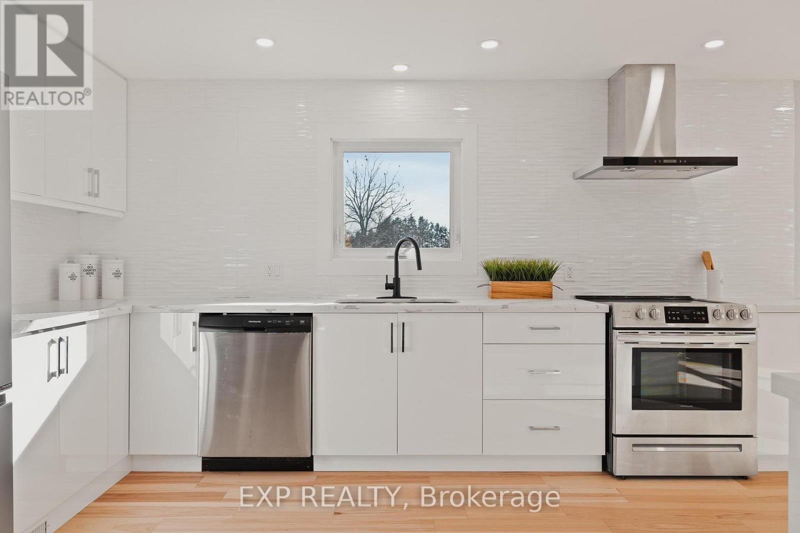 8 Talbot Street, Brant, Ontario  N0E 1R0 - Photo 6 - X12489424