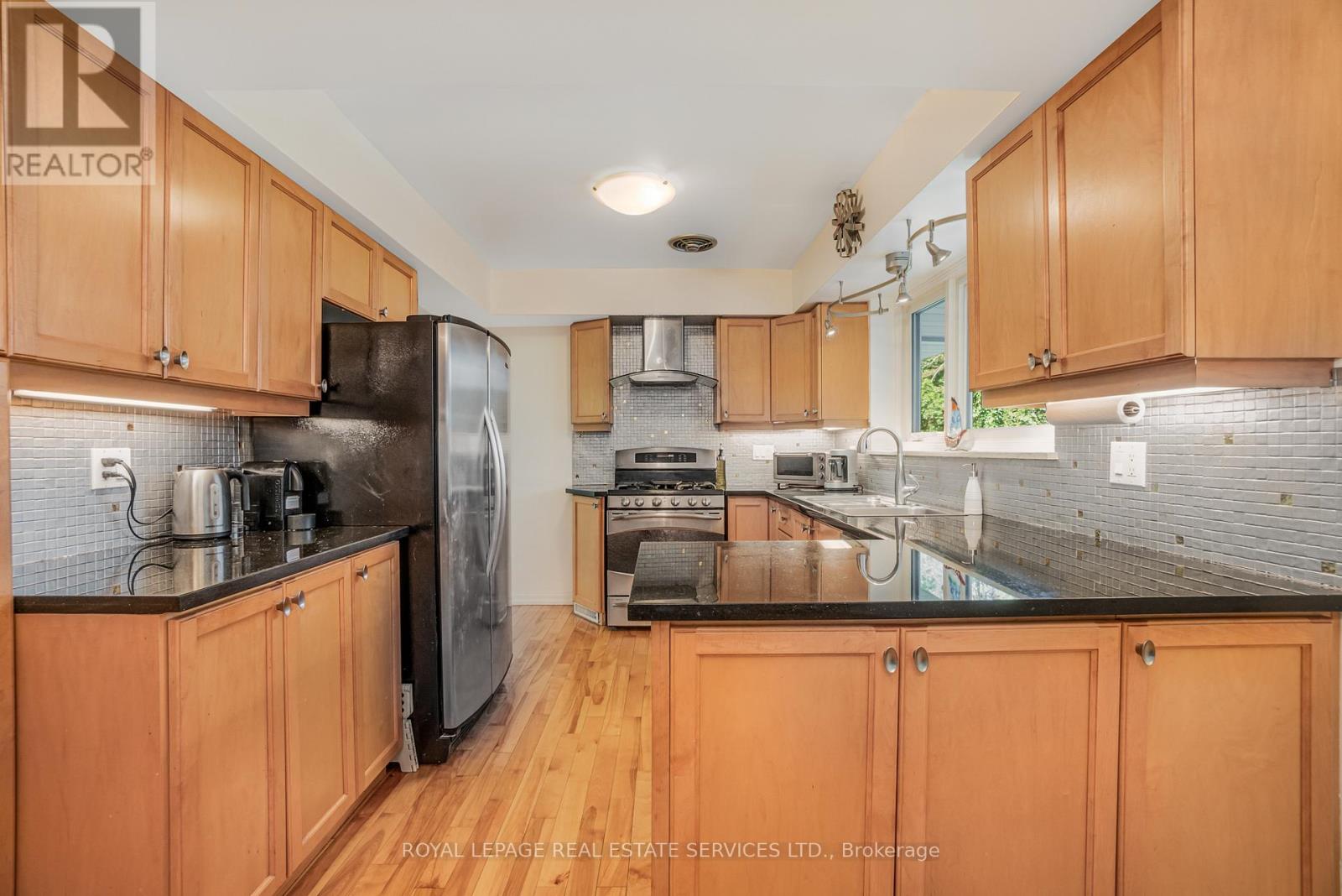 10 Greenbrook Drive, Toronto, Ontario  M6M 2J9 - Photo 10 - W12489464