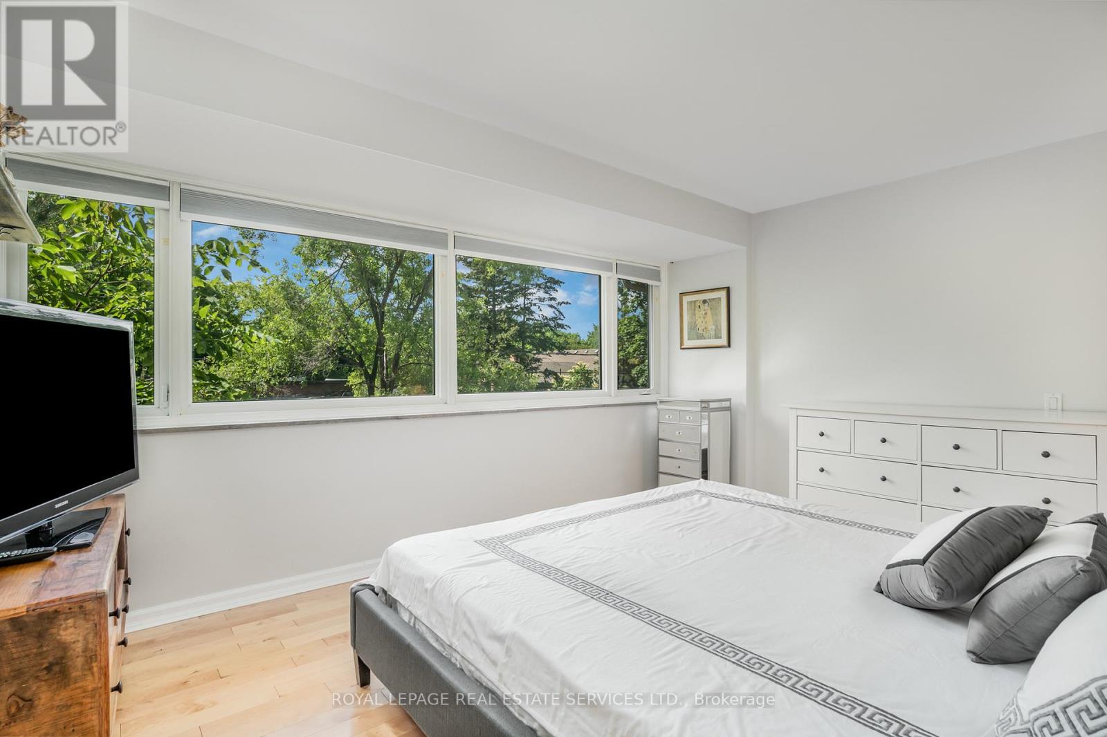 10 Greenbrook Drive, Toronto, Ontario  M6M 2J9 - Photo 13 - W12489464