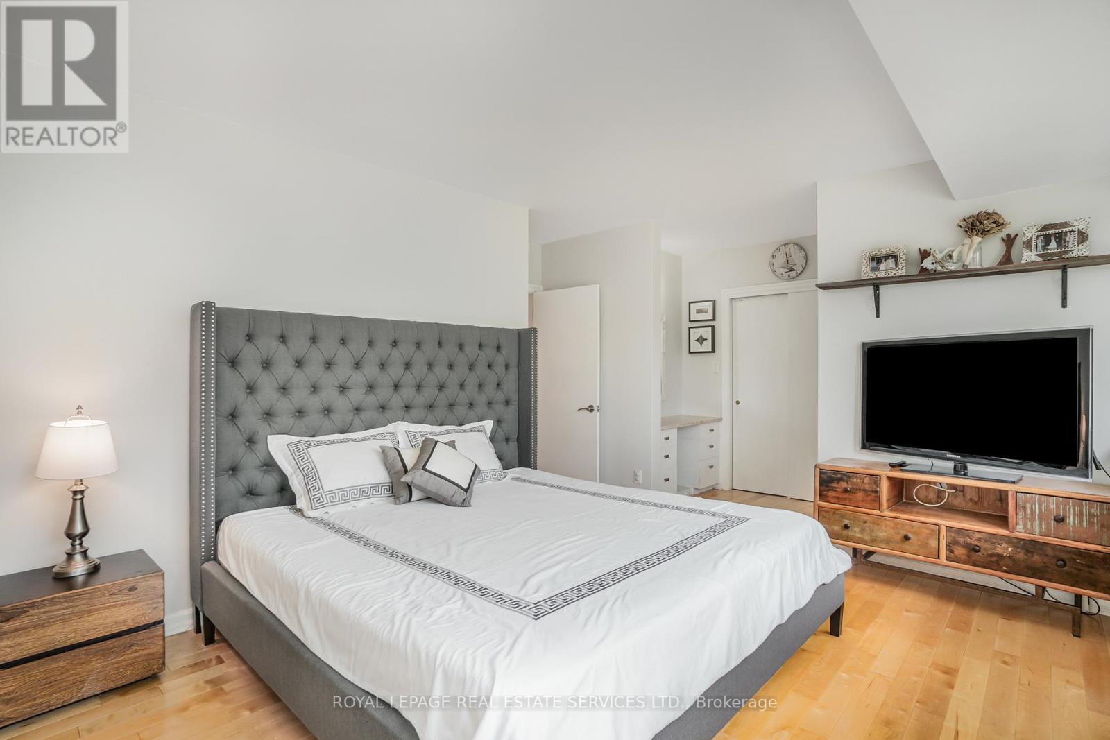 10 Greenbrook Drive, Toronto, Ontario  M6M 2J9 - Photo 14 - W12489464