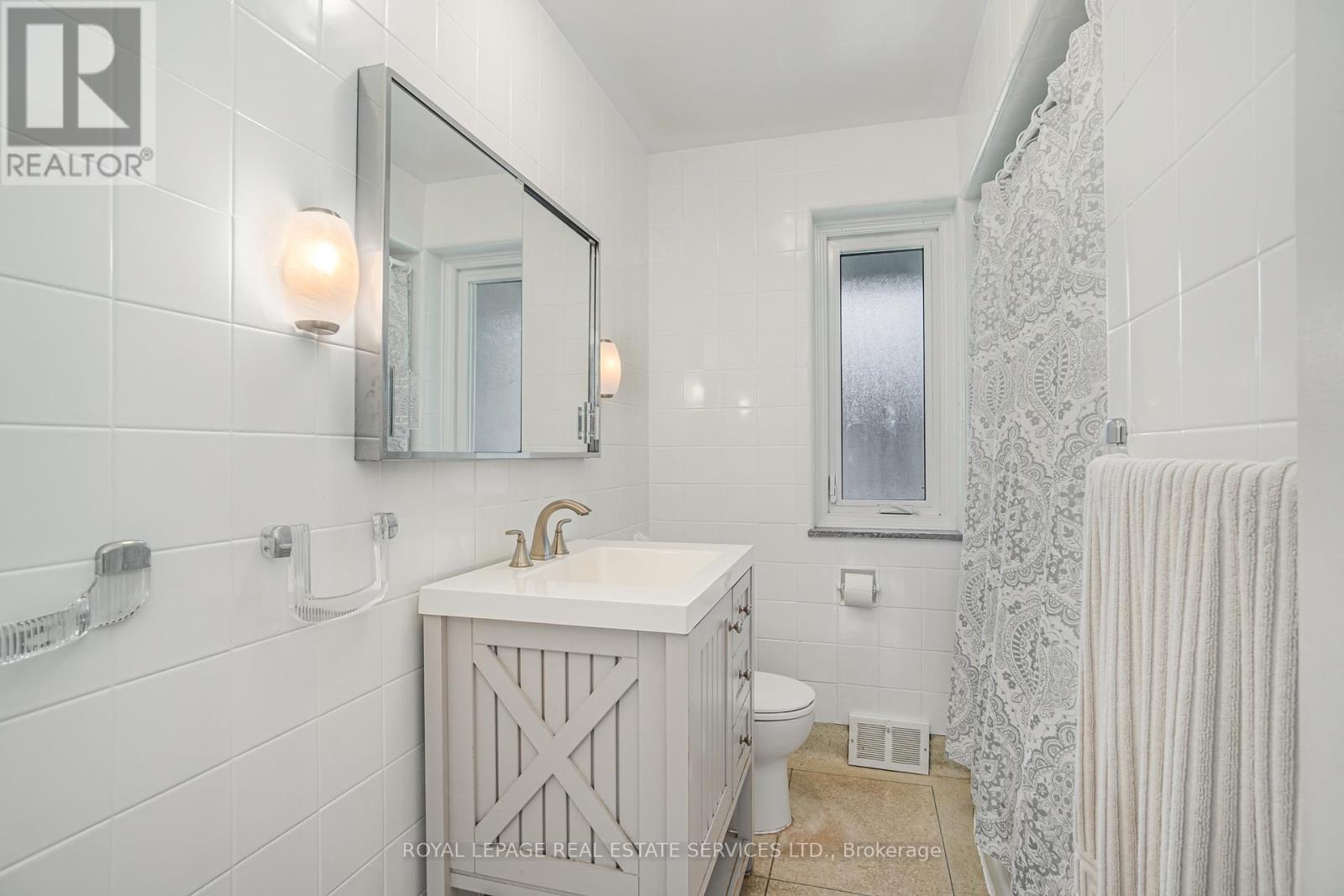 10 Greenbrook Drive, Toronto, Ontario  M6M 2J9 - Photo 15 - W12489464