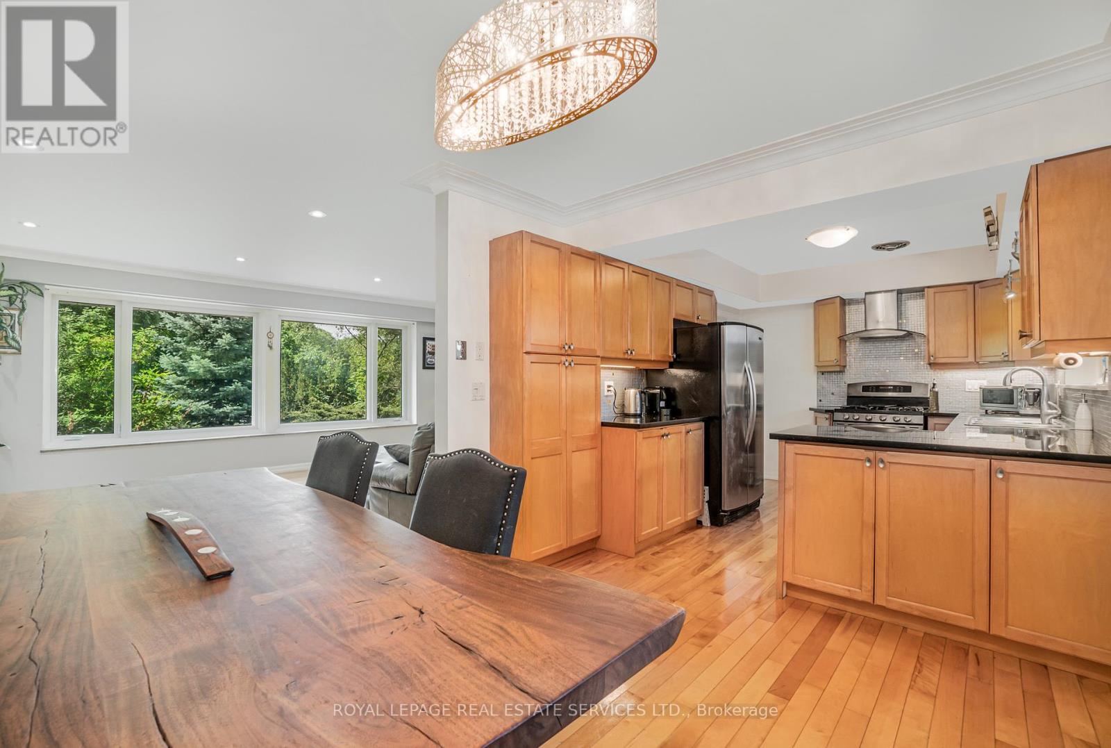 10 Greenbrook Drive, Toronto, Ontario  M6M 2J9 - Photo 8 - W12489464