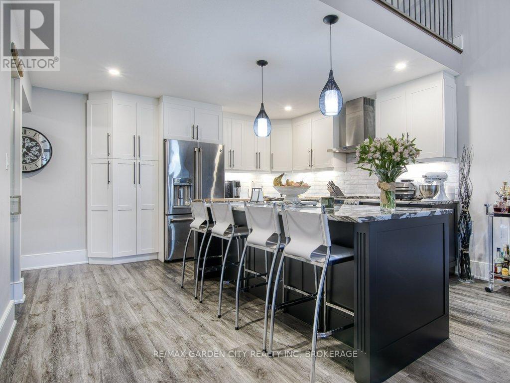 7506 Clubview Lane, Niagara Falls (Oldfield), Ontario  L2G 0A8 - Photo 11 - X12489490