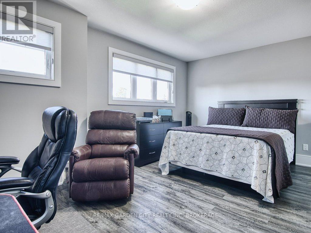 7506 Clubview Lane, Niagara Falls (Oldfield), Ontario  L2G 0A8 - Photo 33 - X12489490