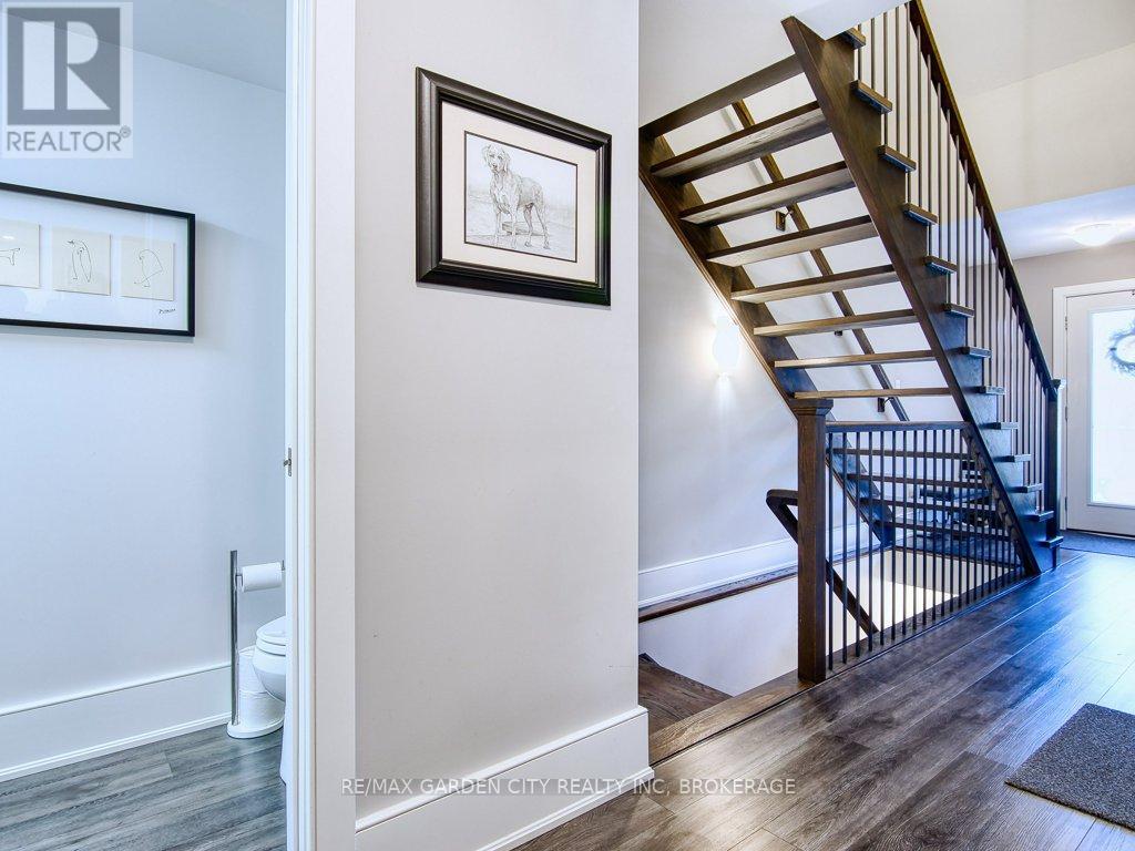 7506 Clubview Lane, Niagara Falls (Oldfield), Ontario  L2G 0A8 - Photo 6 - X12489490