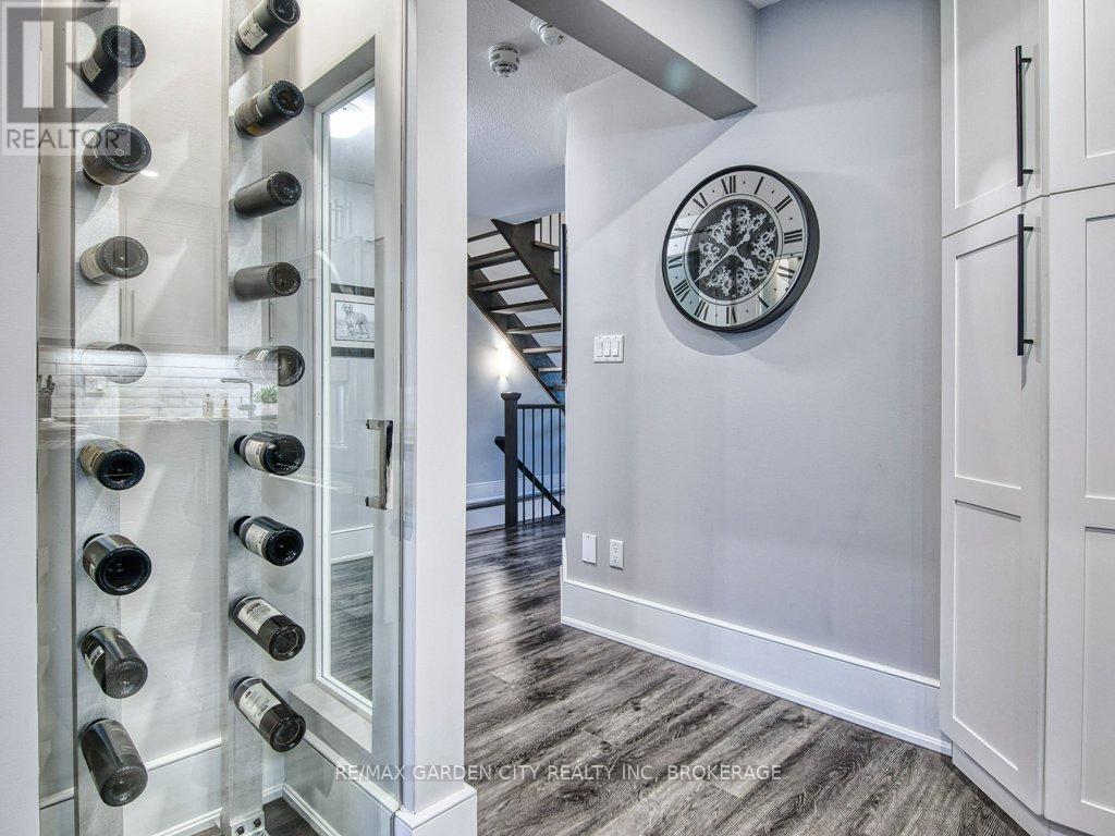 7506 Clubview Lane, Niagara Falls (Oldfield), Ontario  L2G 0A8 - Photo 9 - X12489490