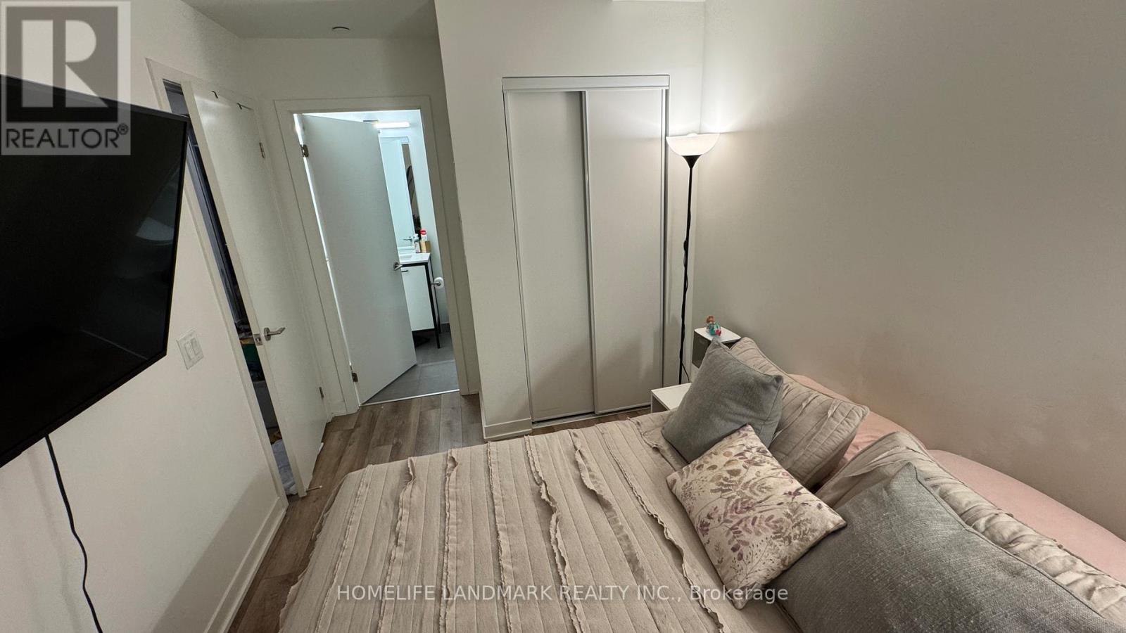 402 - 1808 St Clair Avenue W, Toronto, Ontario  M6N 0C1 - Photo 5 - W12472084