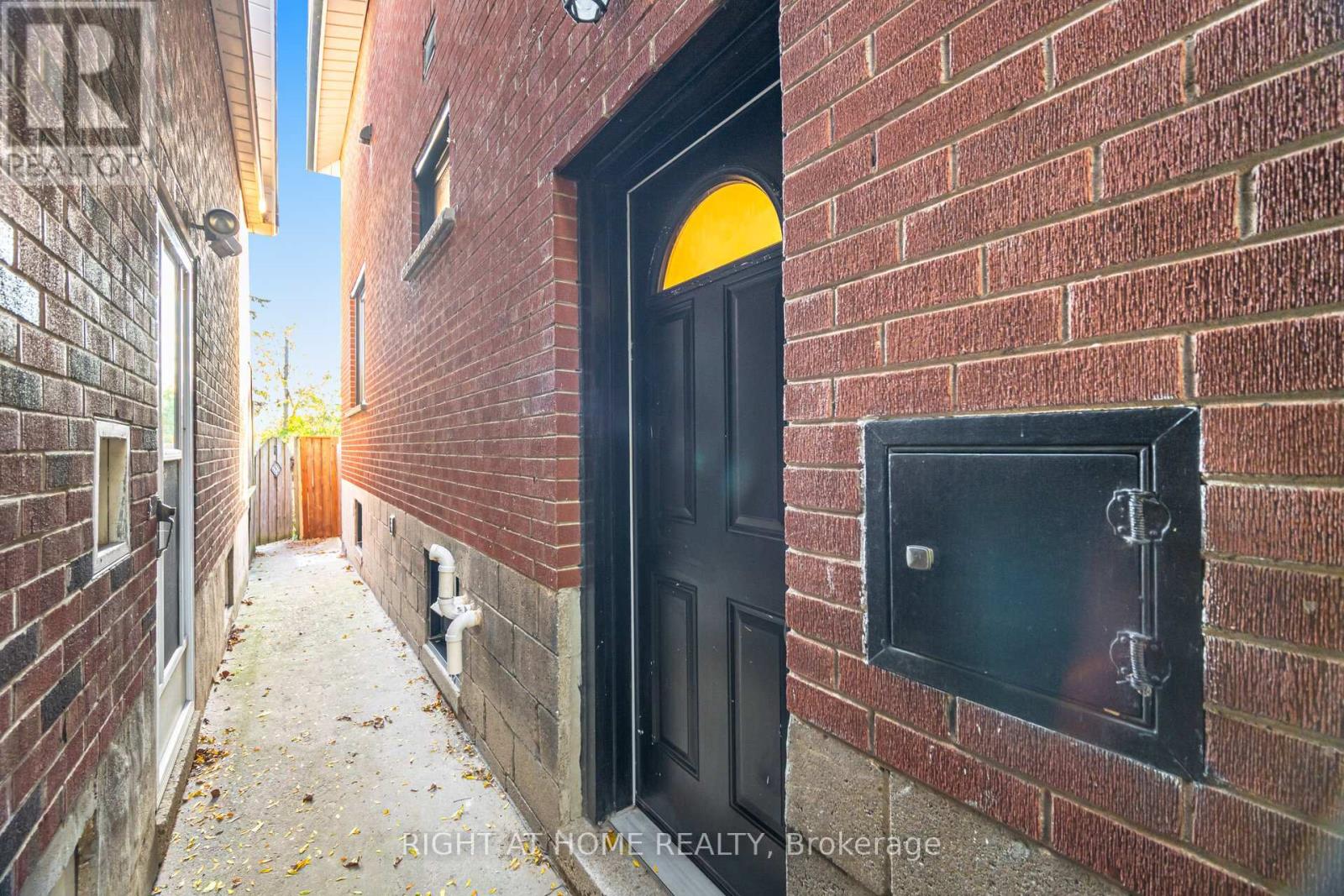 28 Forty First Street, Toronto, Ontario  M8W 3N6 - Photo 44 - W12489506
