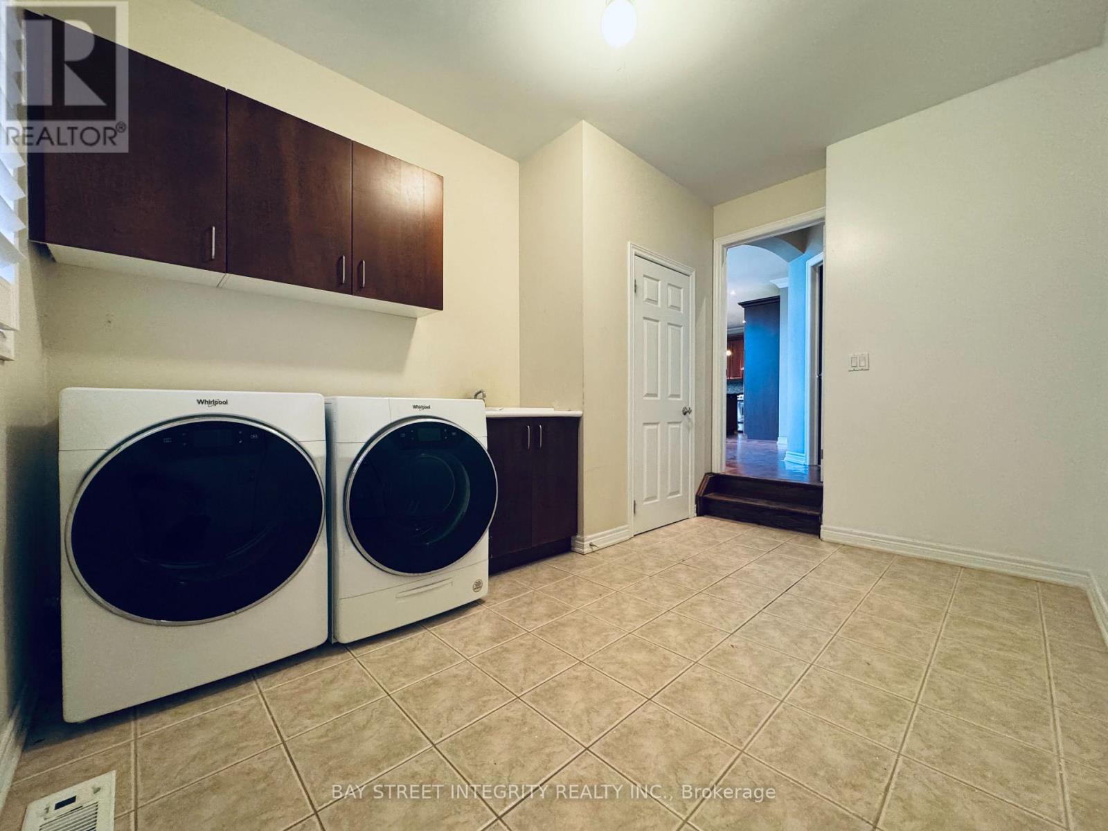 2449 Tesla Crescent, Oakville, Ontario  L6H 7T6 - Photo 20 - W12489512