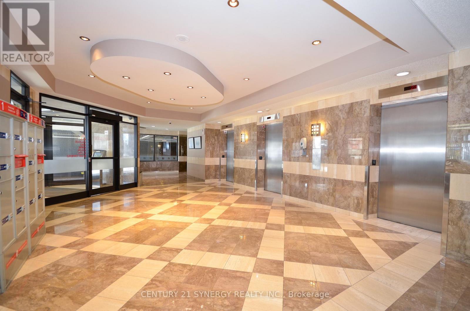 309 - 199 Kent Street, Ottawa, Ontario  K2P 2K8 - Photo 2 - X12489556