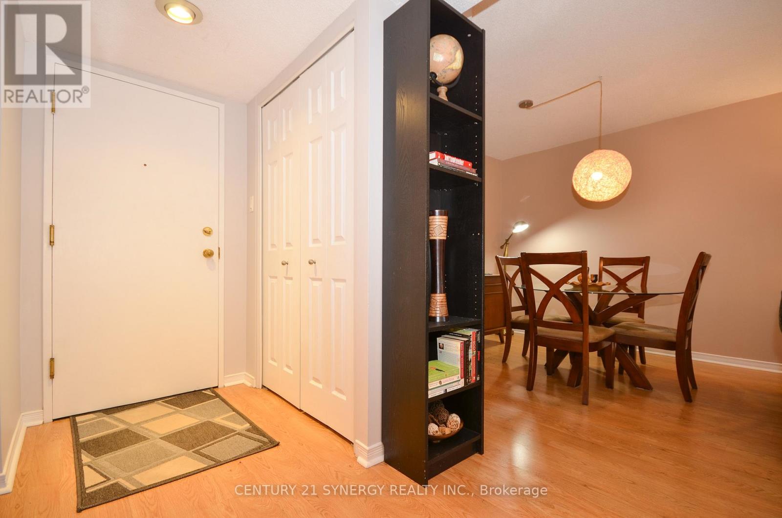 309 - 199 Kent Street, Ottawa, Ontario  K2P 2K8 - Photo 3 - X12489556