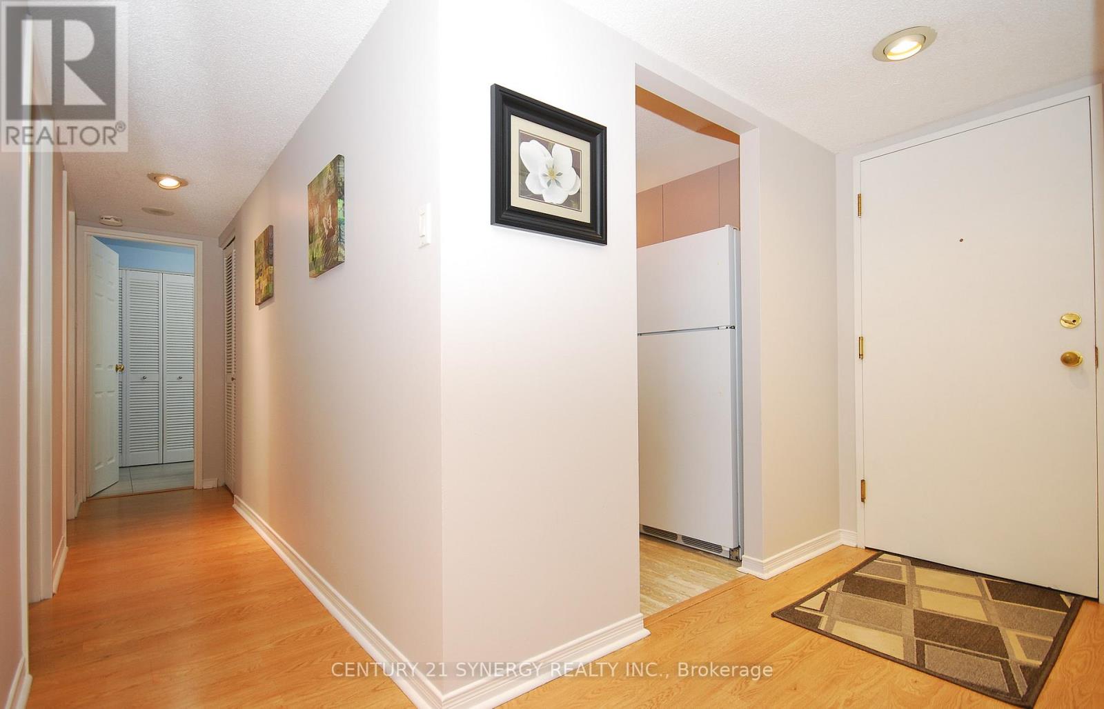 309 - 199 Kent Street, Ottawa, Ontario  K2P 2K8 - Photo 4 - X12489556