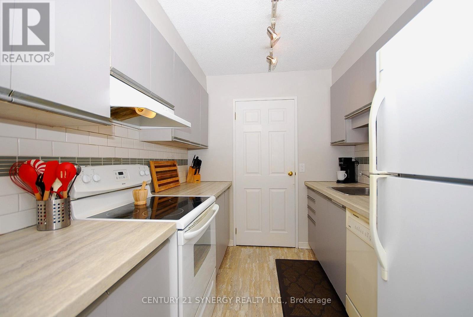 309 - 199 Kent Street, Ottawa, Ontario  K2P 2K8 - Photo 5 - X12489556