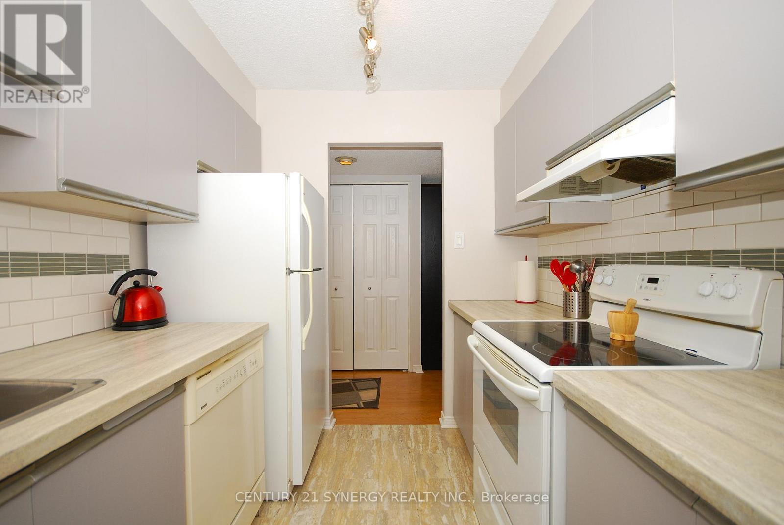 309 - 199 Kent Street, Ottawa, Ontario  K2P 2K8 - Photo 6 - X12489556
