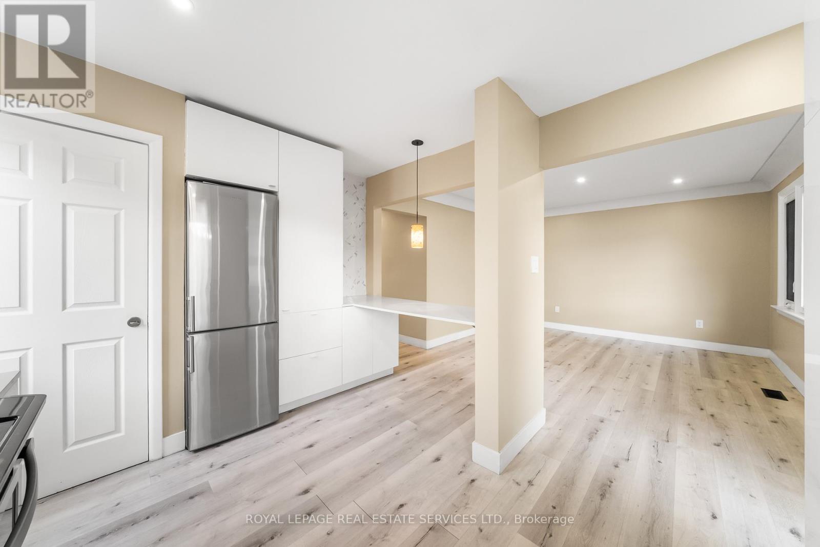 260 West 16th Street, Hamilton, Ontario  L9C 4C6 - Photo 10 - X12489486