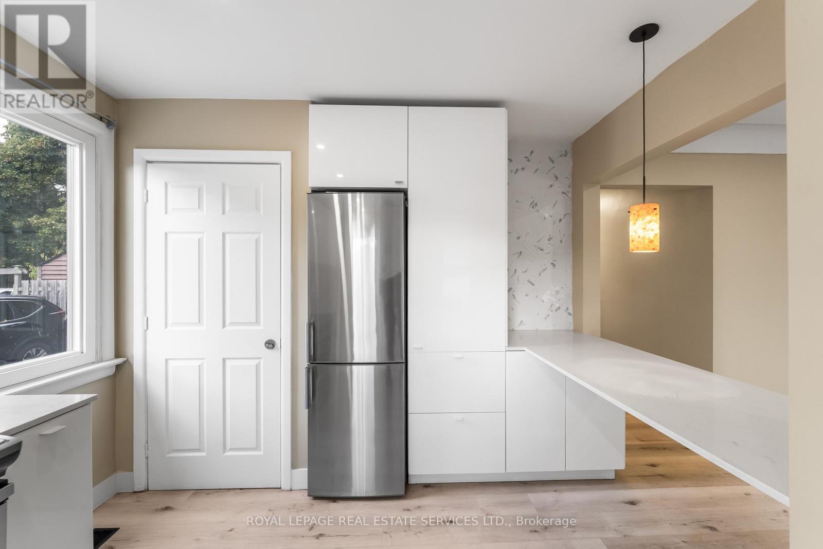 260 West 16th Street, Hamilton, Ontario  L9C 4C6 - Photo 11 - X12489486