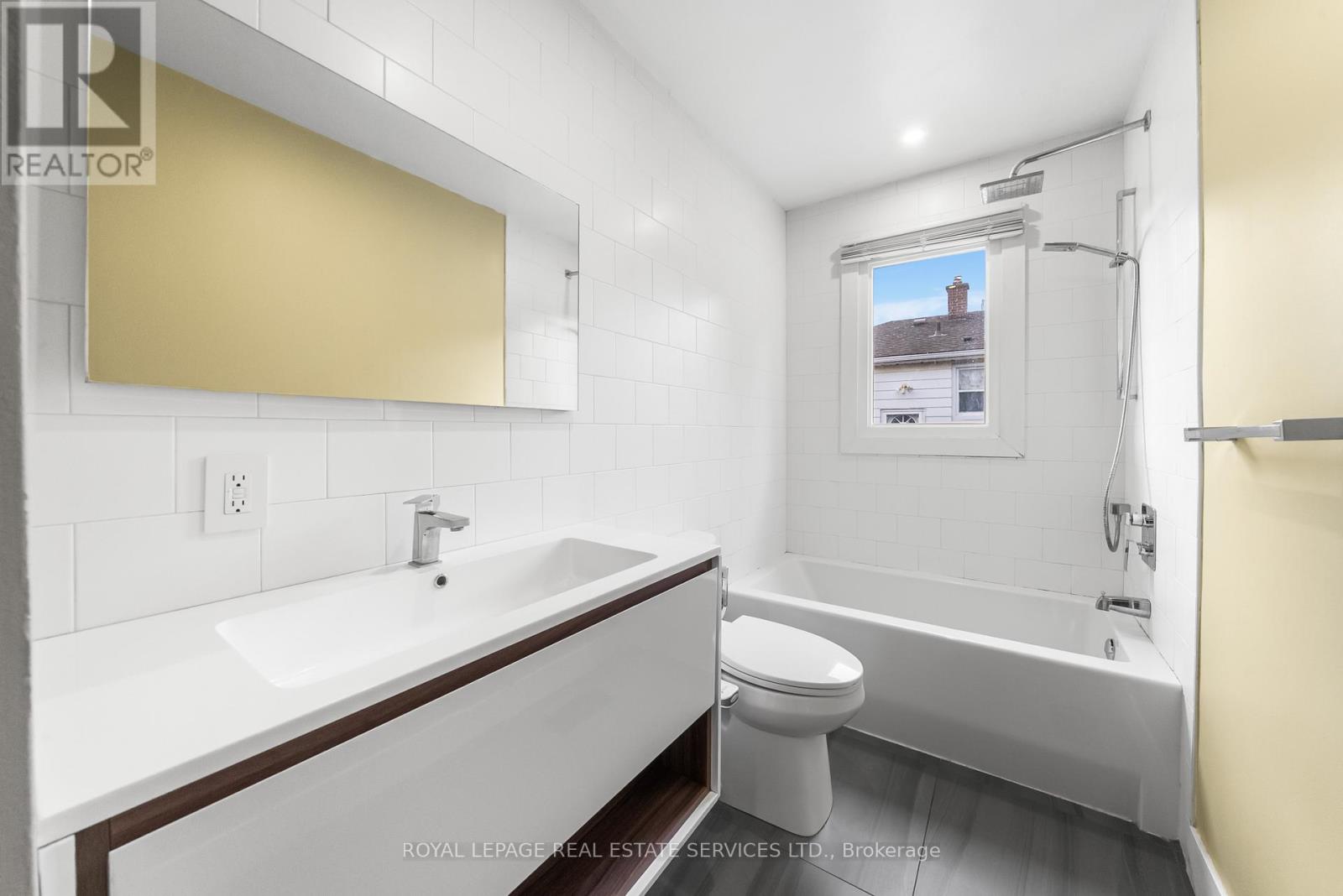 260 West 16th Street, Hamilton, Ontario  L9C 4C6 - Photo 13 - X12489486