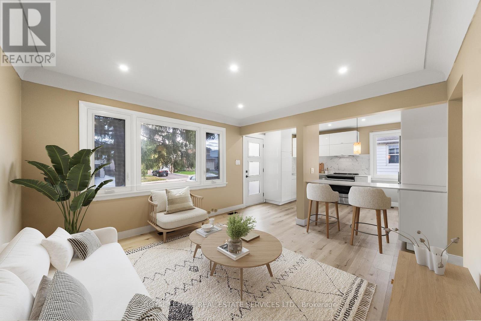 260 West 16th Street, Hamilton, Ontario  L9C 4C6 - Photo 2 - X12489486