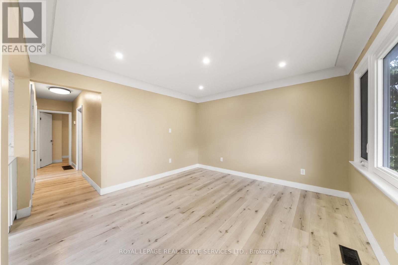 260 West 16th Street, Hamilton, Ontario  L9C 4C6 - Photo 4 - X12489486