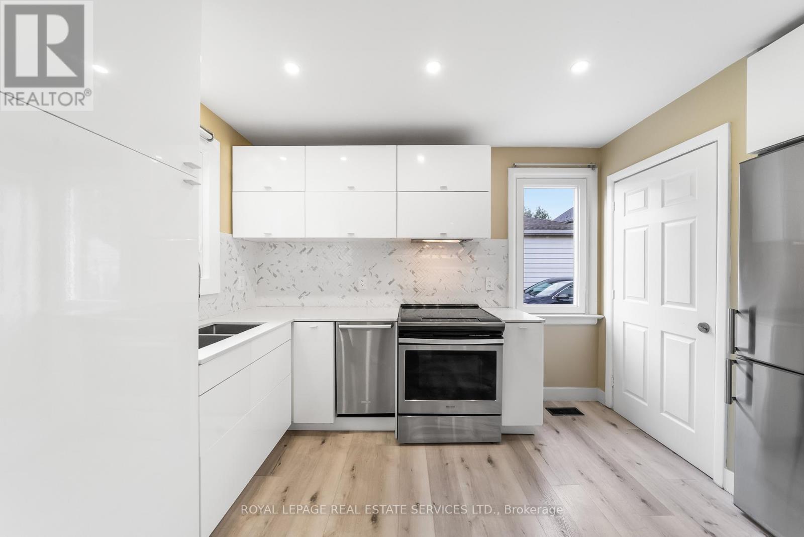 260 West 16th Street, Hamilton, Ontario  L9C 4C6 - Photo 7 - X12489486