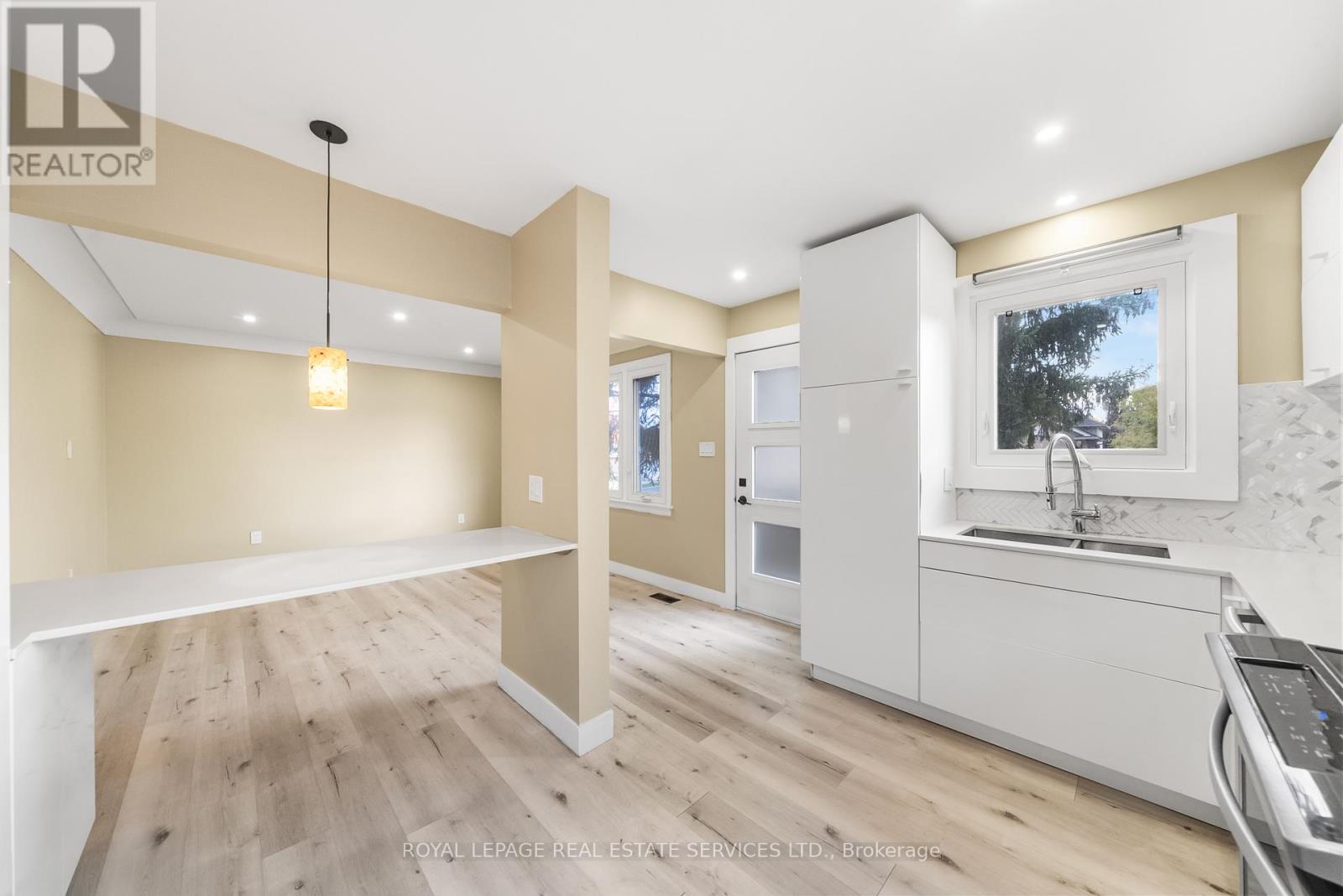 260 West 16th Street, Hamilton, Ontario  L9C 4C6 - Photo 9 - X12489486