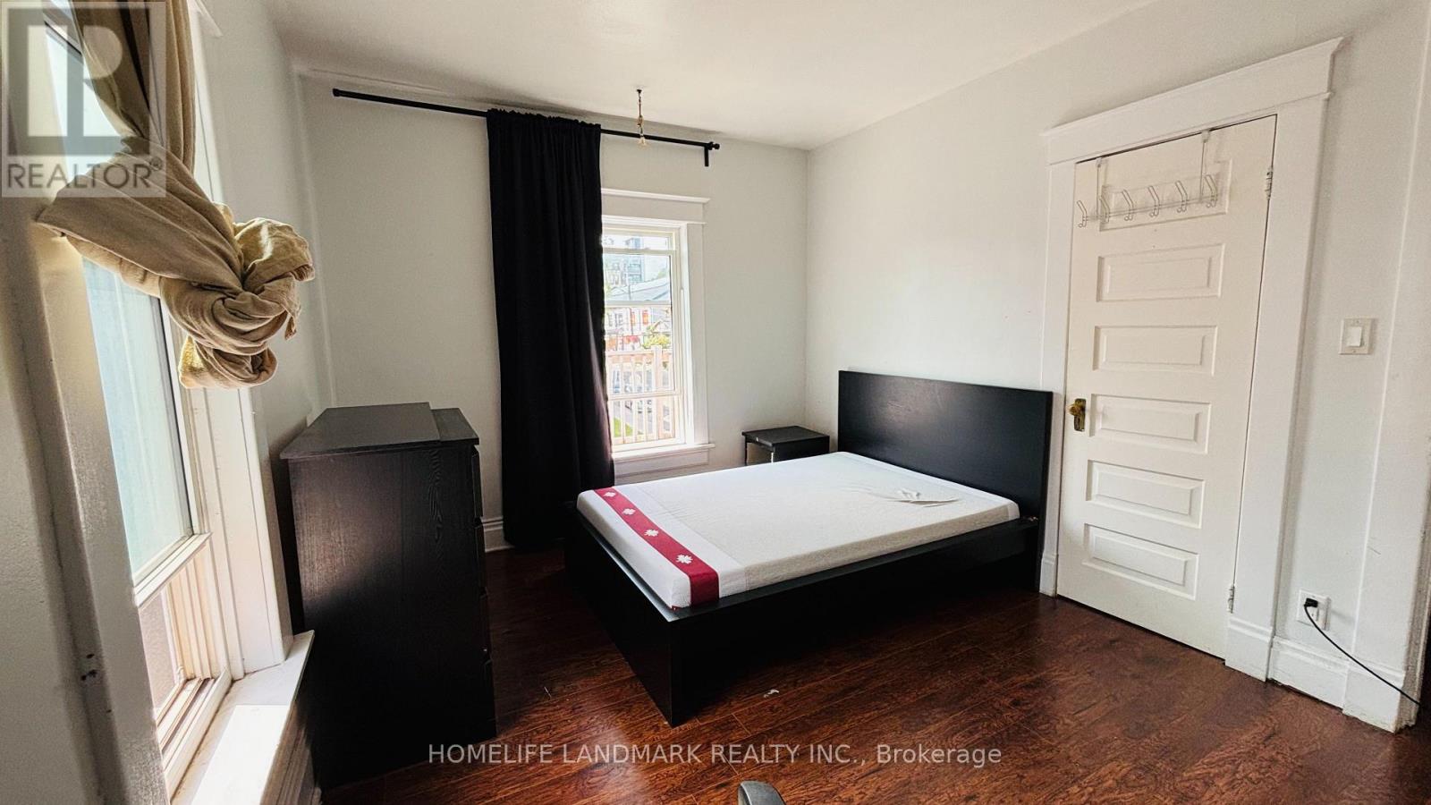 30 Regina Street N, Waterloo, Ontario  N2J 3A1 - Photo 7 - X12489494