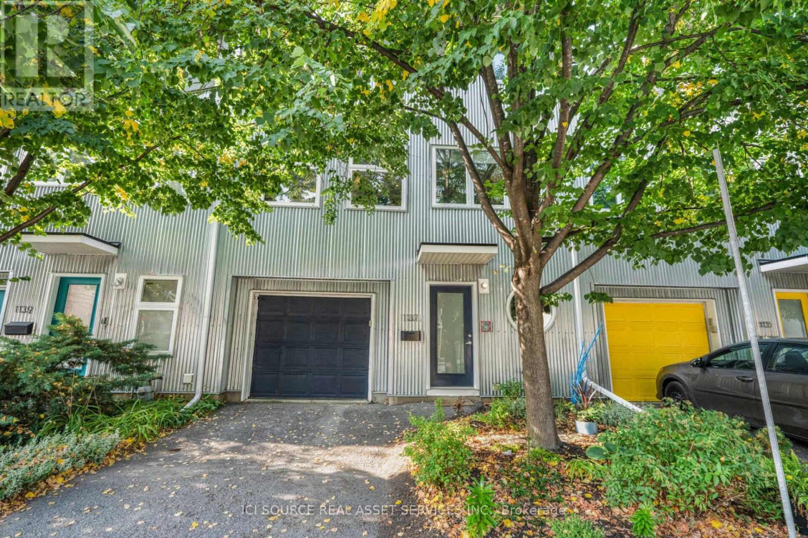 1137 Gladstone Avenue, Ottawa, Ontario  K1Y 3H4 - Photo 2 - X12489496