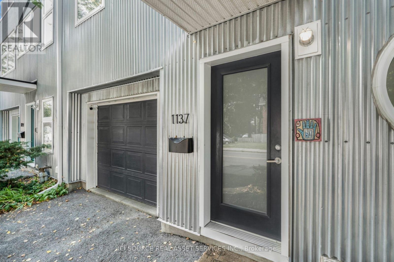 1137 Gladstone Avenue, Ottawa, Ontario  K1Y 3H4 - Photo 4 - X12489496