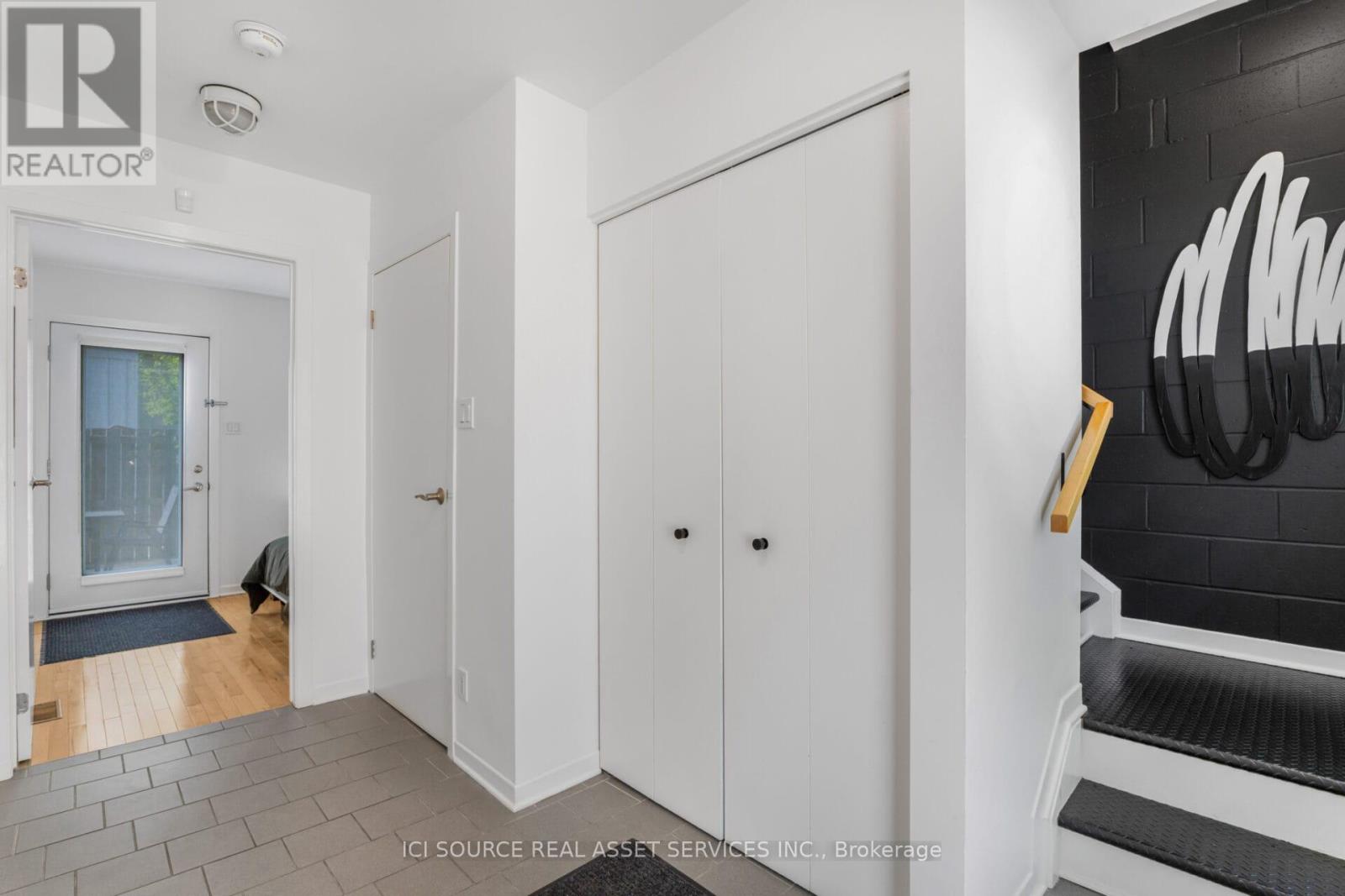 1137 Gladstone Avenue, Ottawa, Ontario  K1Y 3H4 - Photo 7 - X12489496