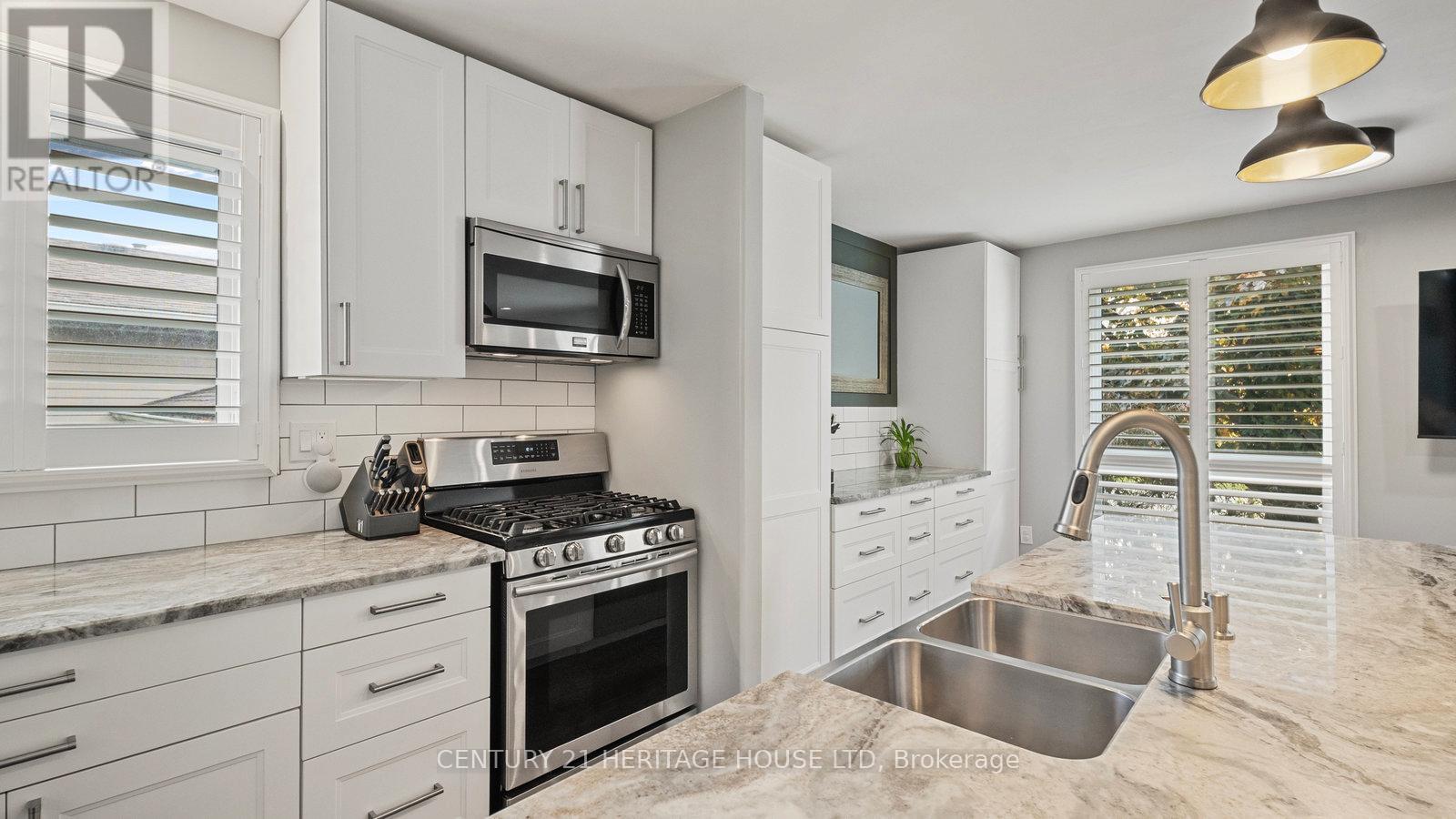 45 Latzer Crescent, Brantford, Ontario  N3V 1E1 - Photo 11 - X12489508