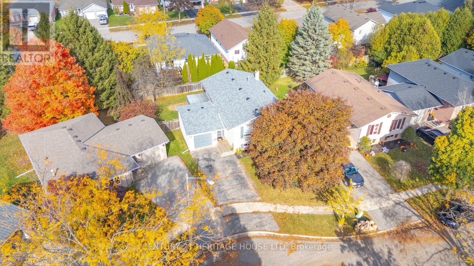 45 Latzer Crescent, Brantford, Ontario  N3V 1E1 - Photo 2 - X12489508