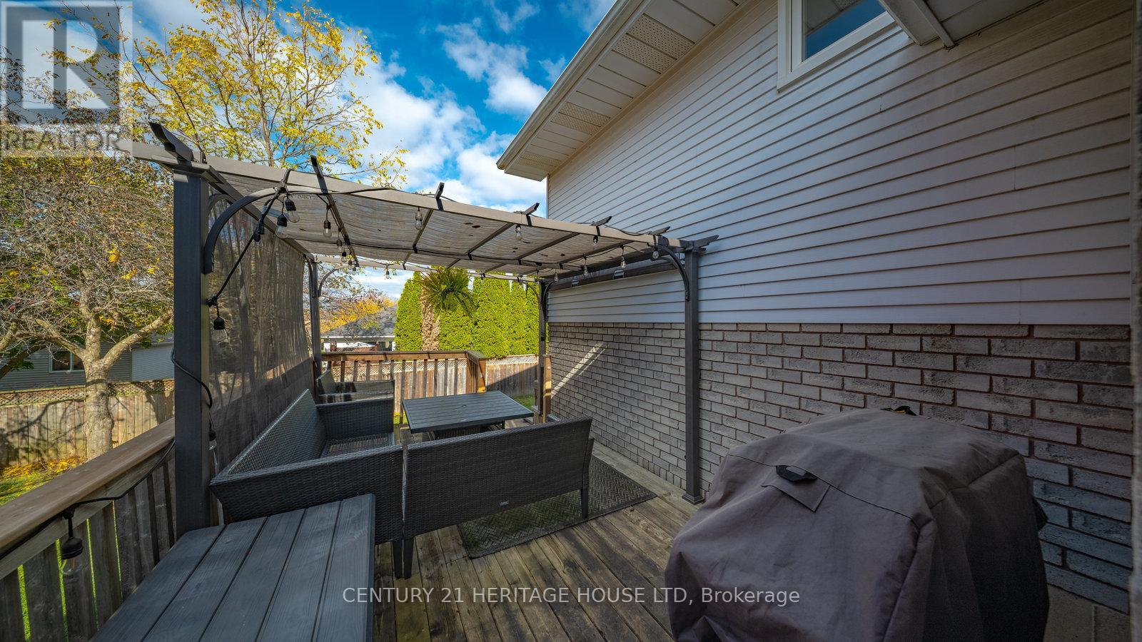 45 Latzer Crescent, Brantford, Ontario  N3V 1E1 - Photo 26 - X12489508