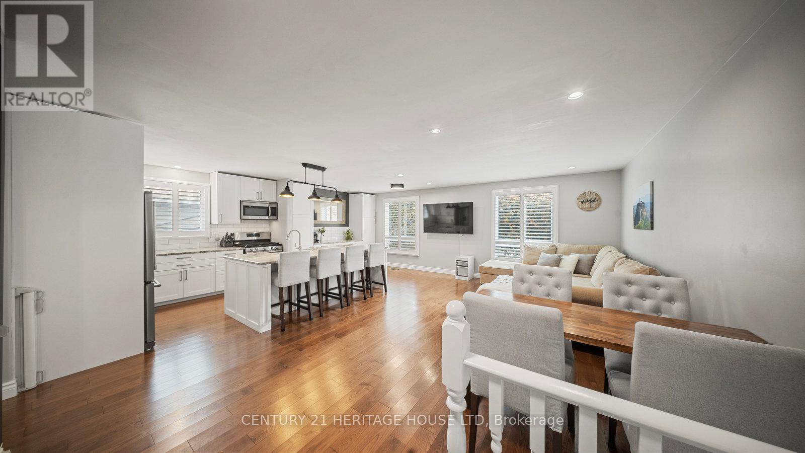 45 Latzer Crescent, Brantford, Ontario  N3V 1E1 - Photo 4 - X12489508