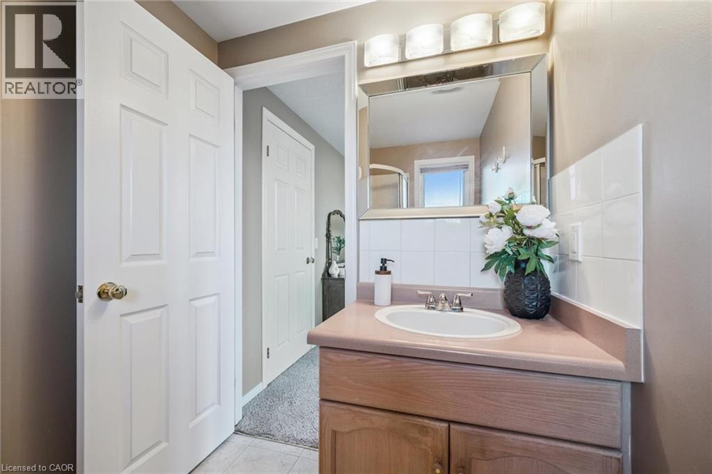 690 Coldstream Drive, Waterloo, Ontario  N2V 2J1 - Photo 14 - 40784277